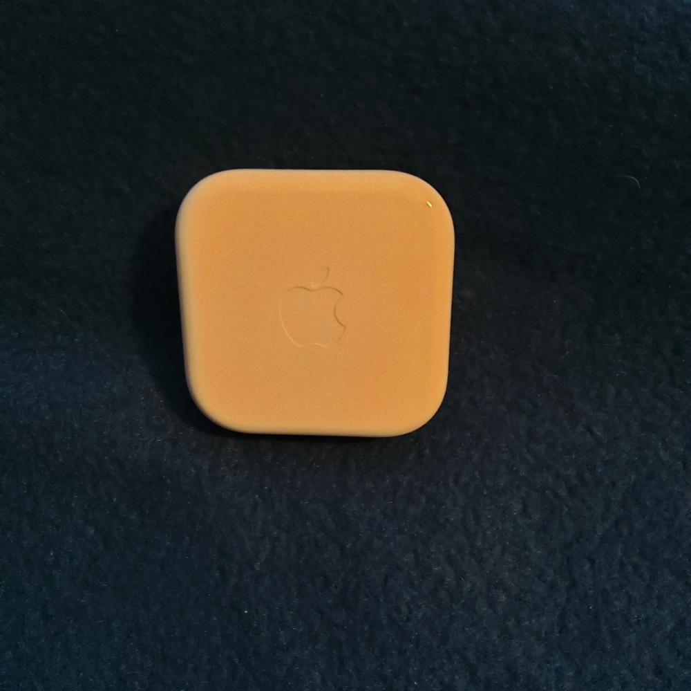 Apple Earbuds - Picture 2 of 2